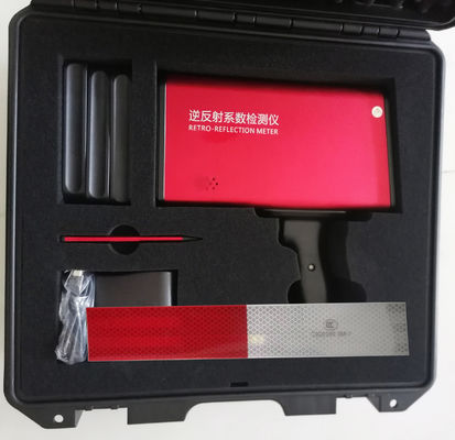 Tampilan Real Time Dari Retroreflectometer Suhu Dan Kelembaban Di Tempat Untuk Tanda